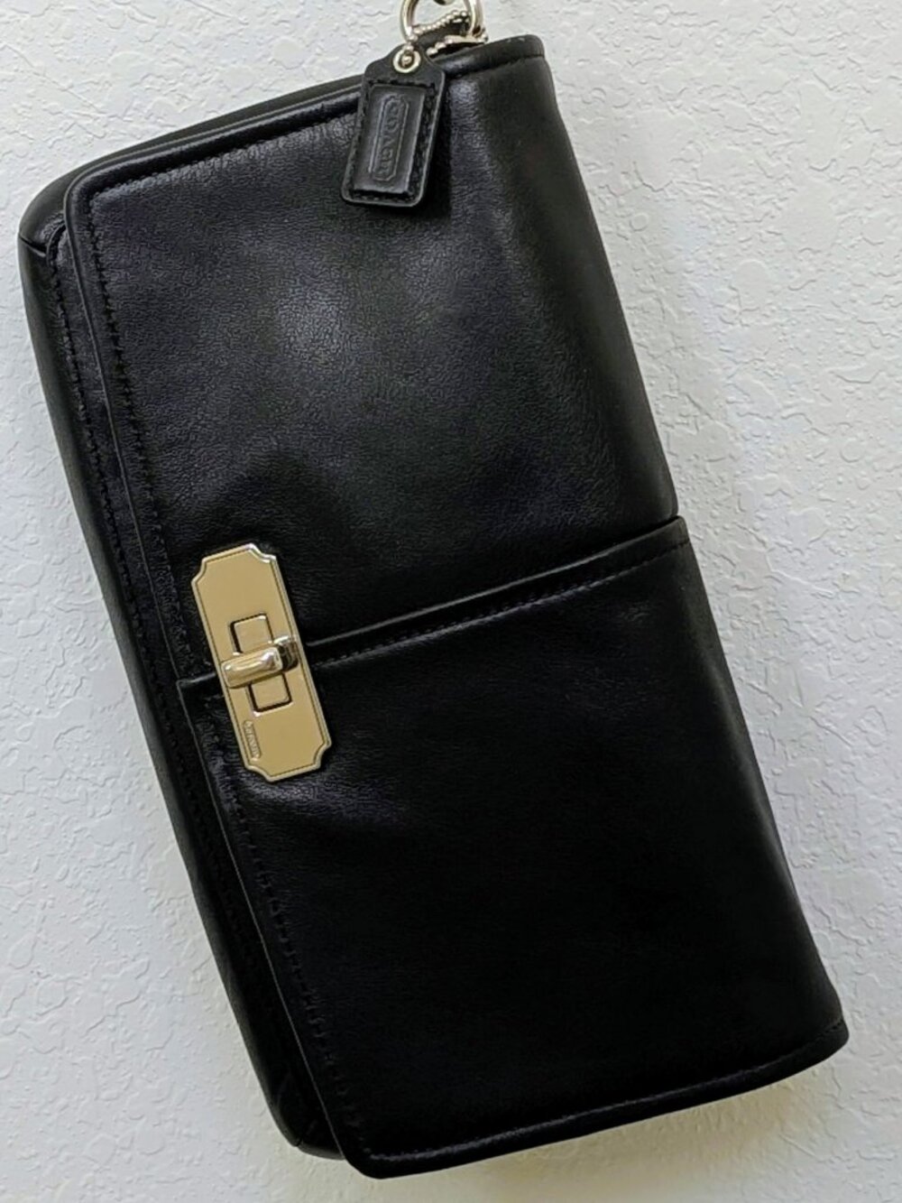 COACH Chelsea Black Leather Wristlet Clutch — Y2K Era, Silver Toned Hardware - Picture 2 of 13